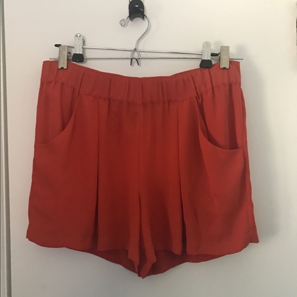 Spring shorts - Picture 1 of 3